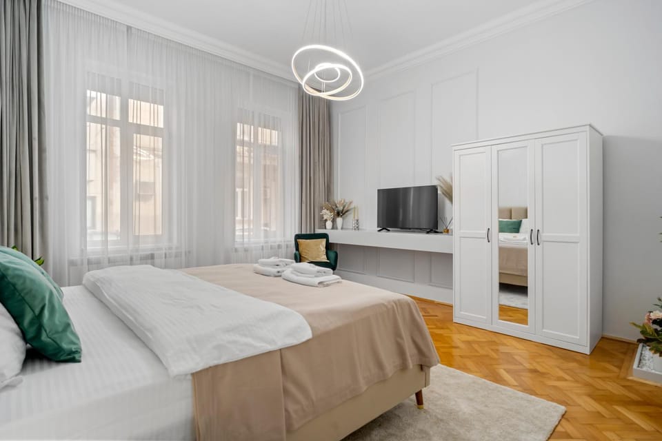 Bed, TV and multimedia, Photo of the whole room, Evening entertainment, Bedroom