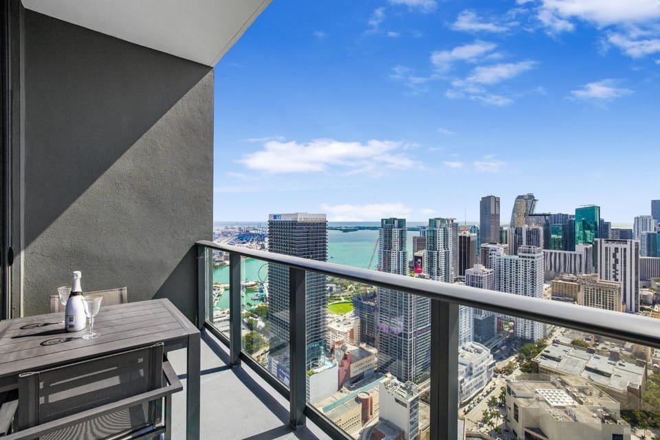 View (from property/room), Balcony/Terrace, City view