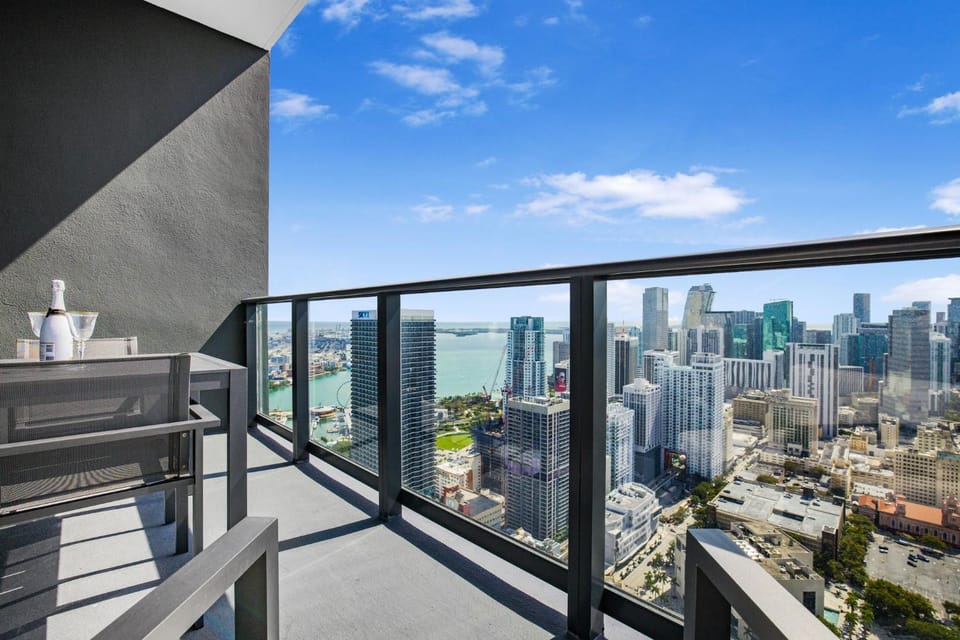 View (from property/room), Balcony/Terrace, City view