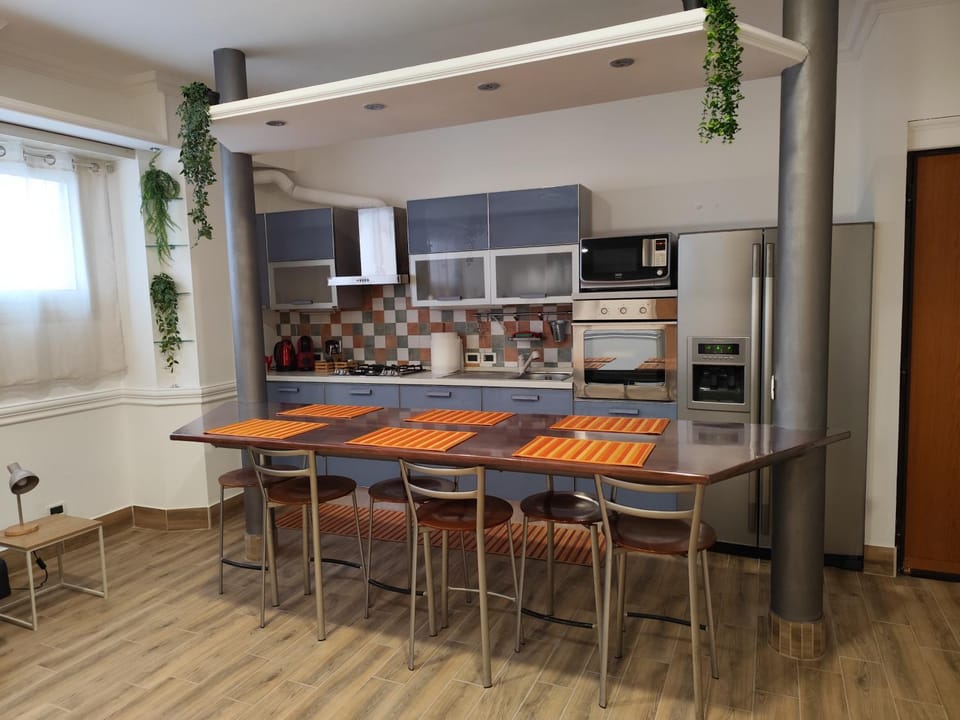 Kitchen or kitchenette, Dining area, oven, stove