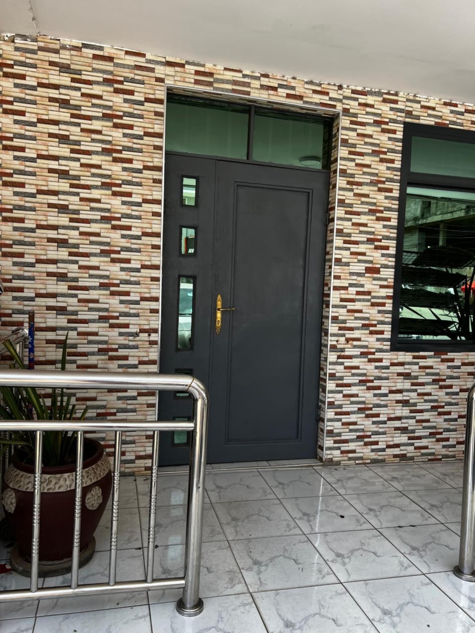 Facade/entrance