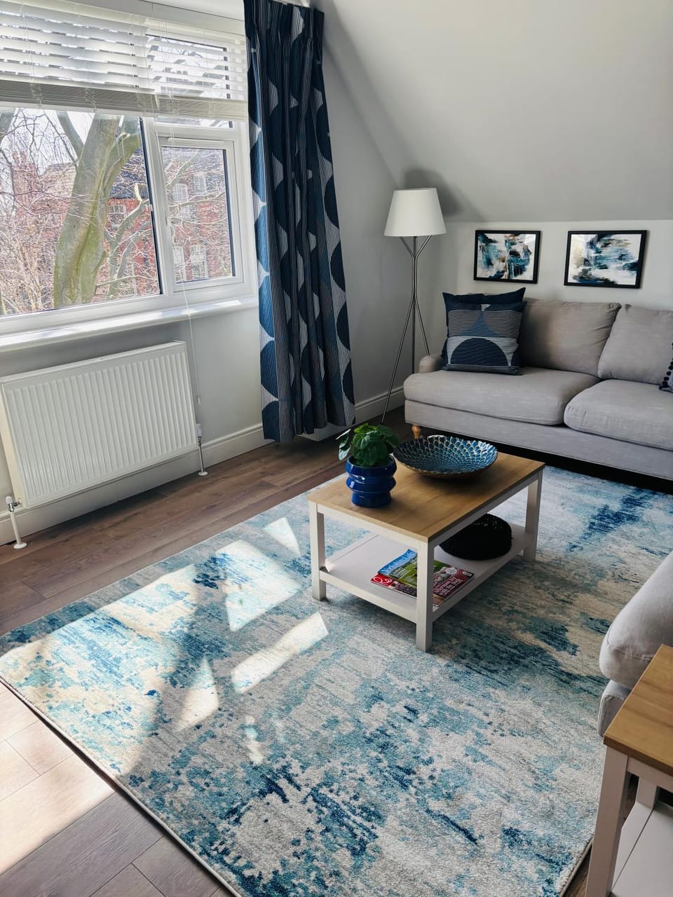 Living room, Seating area, internet