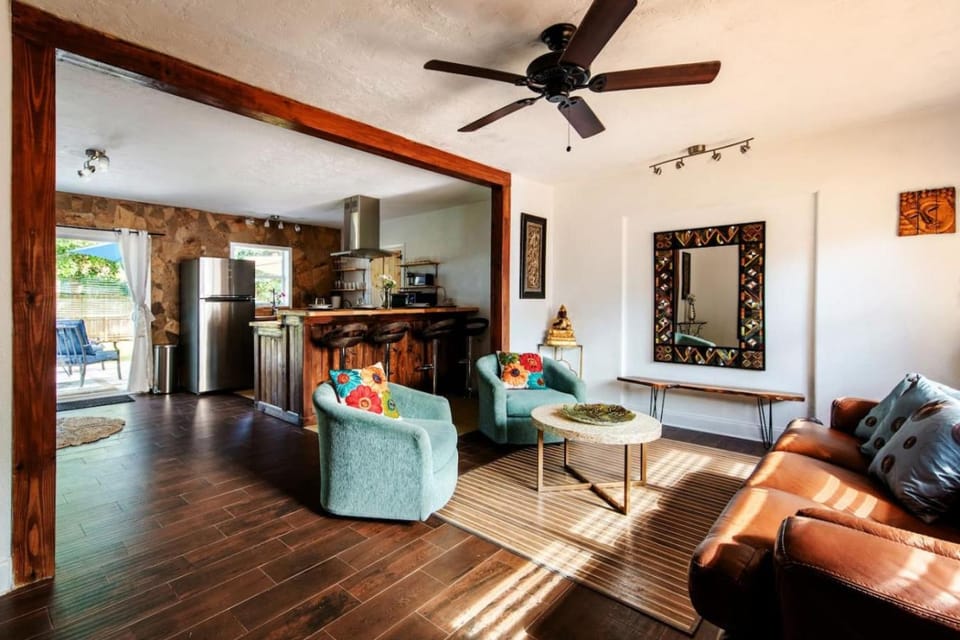 Kitchen or kitchenette, Seating area, Dining area