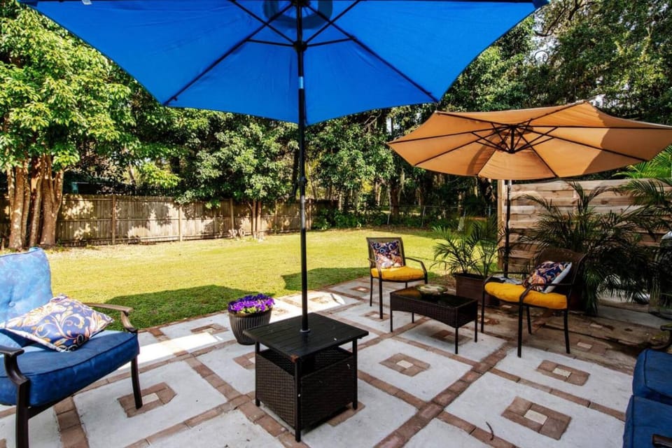 Patio, Day, Garden, Living room, sunbed
