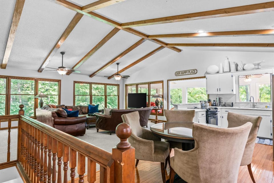 Lakefront with Dock and Hot Tub House in Lake Hartwell
