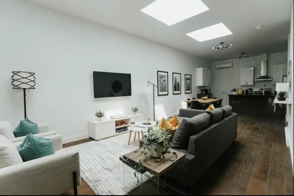 TV and multimedia, Kitchen or kitchenette, Living room
