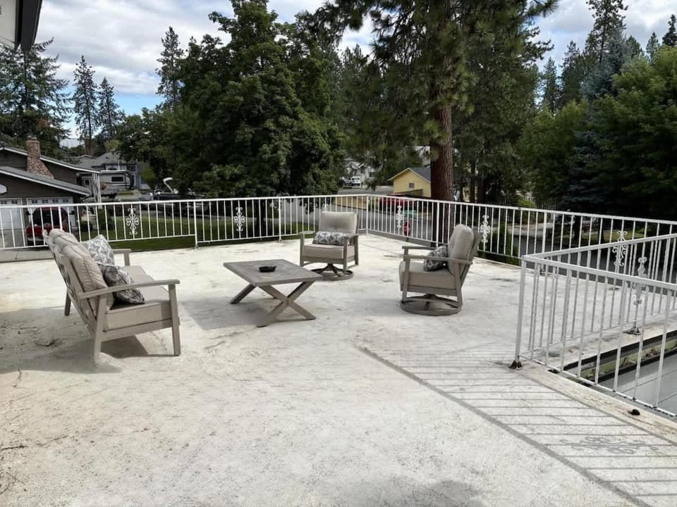 The Affordable Family Fun House- Ping Pong, Pool Table, Darts House in Post Falls