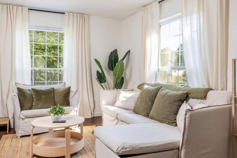 Cozy Duplex w King Bed 2 Full House in Maryville