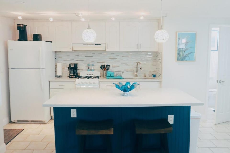 LaLa`s Beachside Getaway! 5 BR, Hammocks, Beach! House in New Smyrna Beach