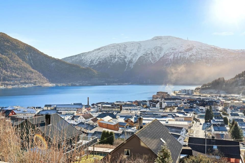 City view, Mountain view, Sea view