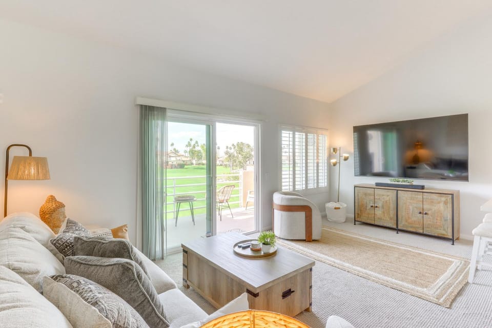 Steps to Indian Wells: Condo w/ Golf Course Views! House in Indian Wells