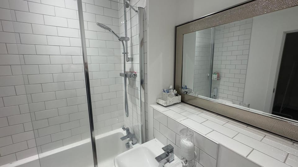 Shower, Bathroom, Bath, towels