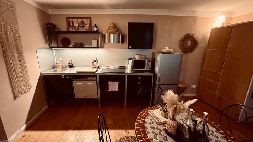 Kitchen or kitchenette, oven, stove