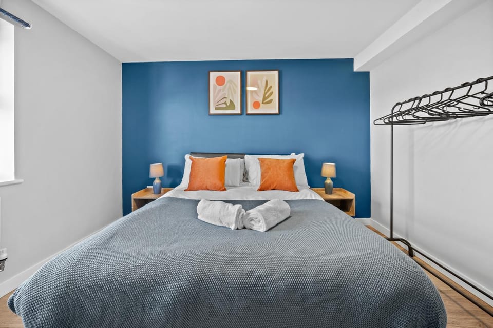Spacious 3-Bed Cardiff Apartment - Walk to Centre - 2 Bathrooms Apartment in Cardiff