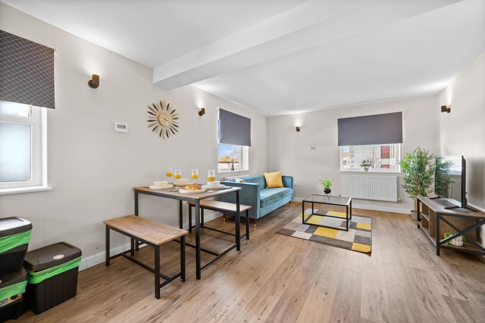 Kitchen or kitchenette, Living room, Seating area, Dining area, minibar