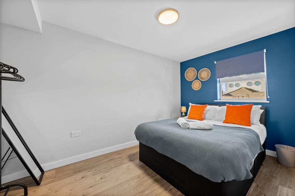 Spacious 3-Bed Cardiff Apartment - Walk to Centre - 2 Bathrooms Apartment in Cardiff