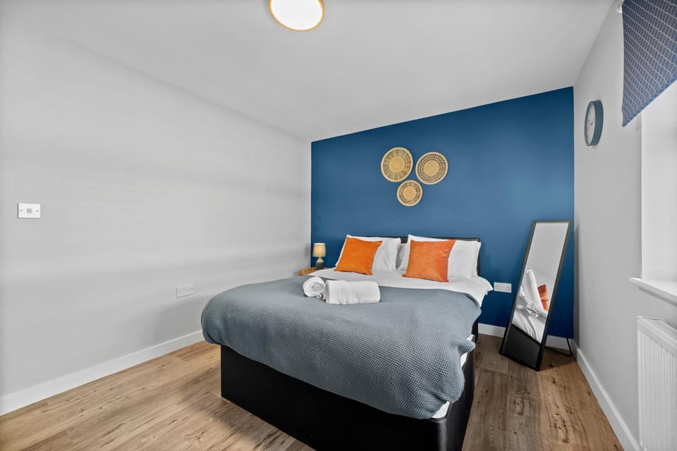 Spacious 3-Bed Cardiff Apartment - Walk to Centre - 2 Bathrooms Apartment in Cardiff
