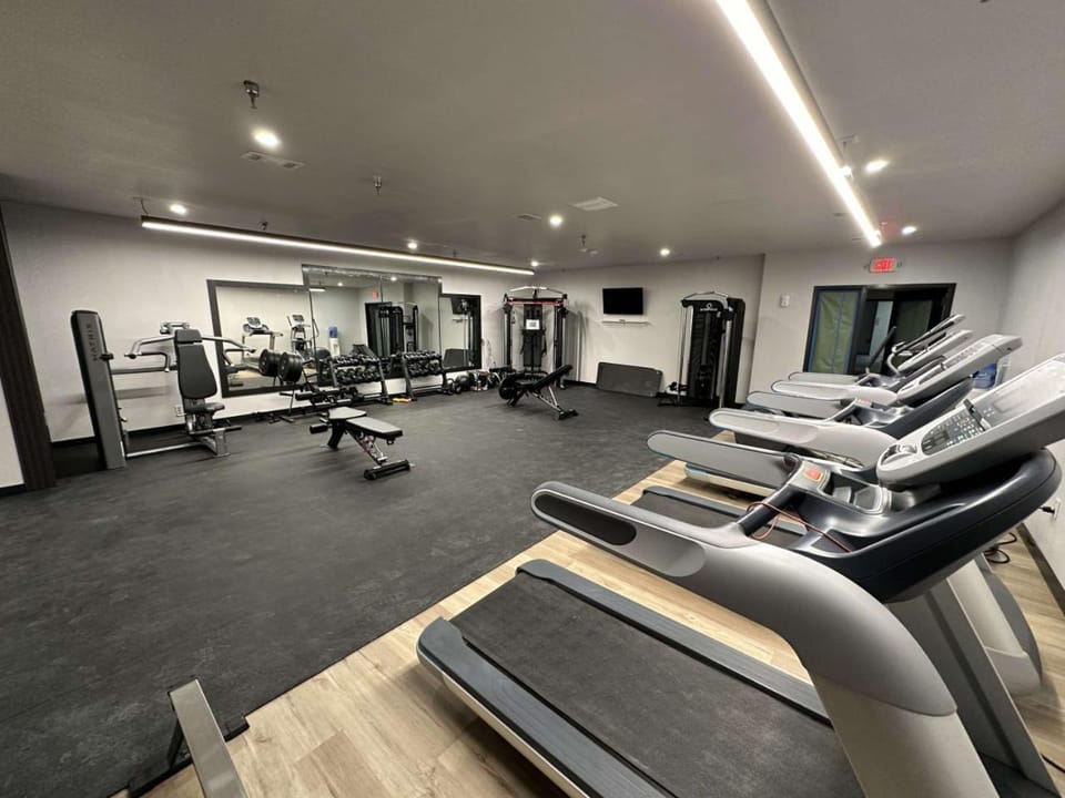 Peaceful Midtown Apartment with Gym and Parking Country House in Tulsa