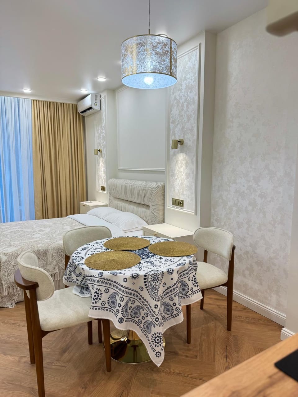 Bed, Seating area, Bedroom