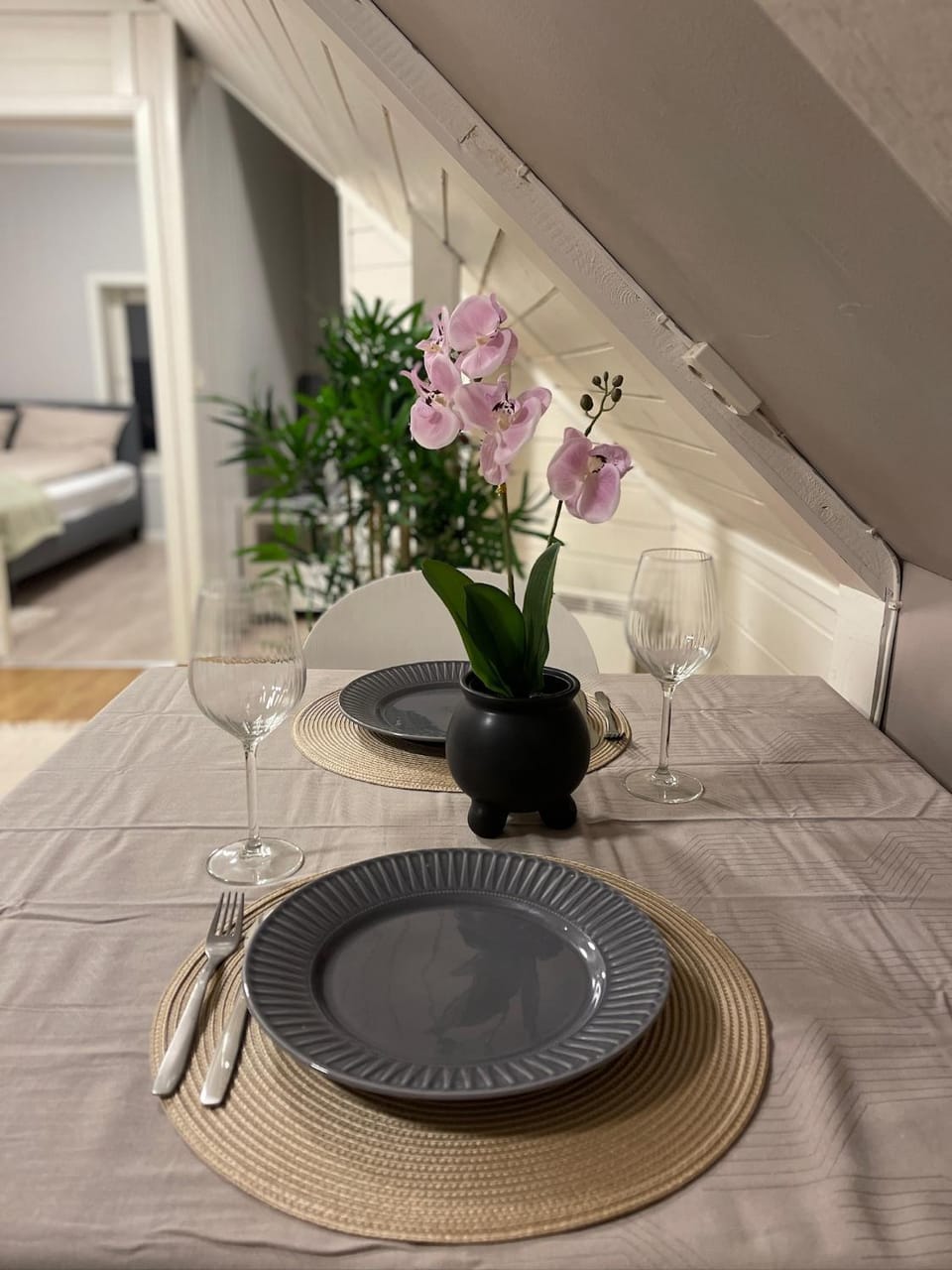 Photo of the whole room, Dining area