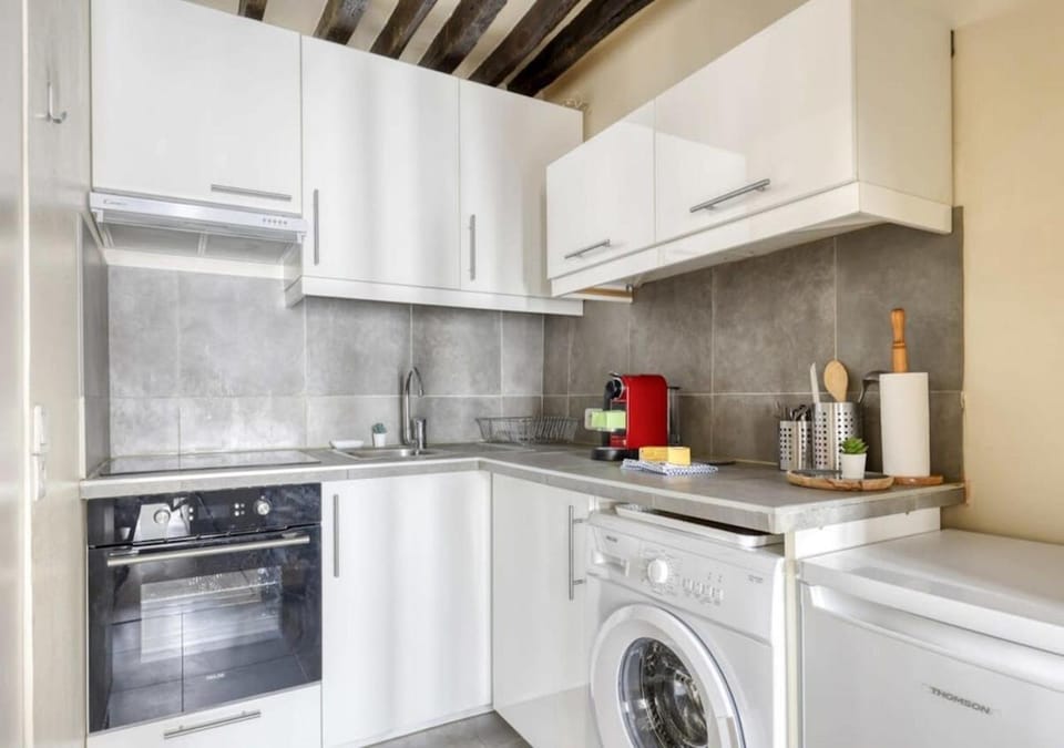 Kitchen or kitchenette, washing machine