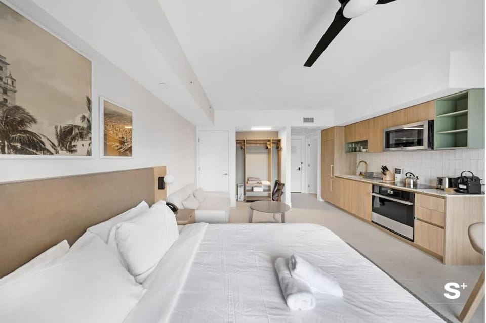 Bed, Kitchen or kitchenette, Bedroom