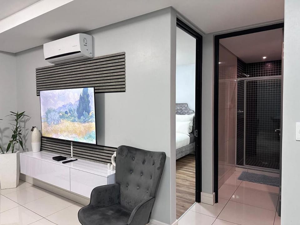 TV and multimedia, Living room, Seating area, Evening entertainment