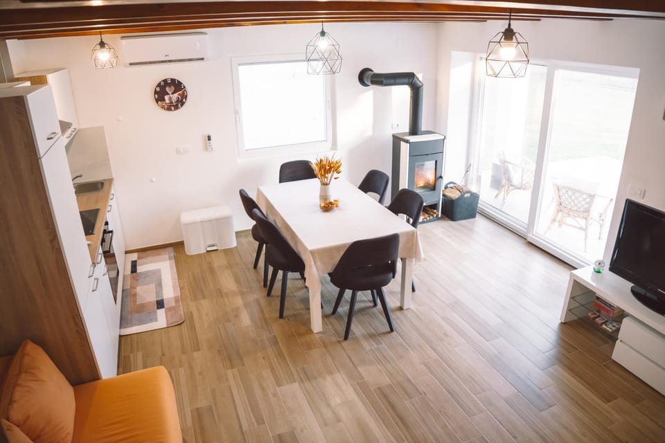 Living room, Dining area, kitchen