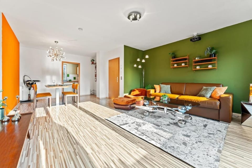 3 Zimmer, Beamer, Balkon, Disney Plus Apartment in Germany
