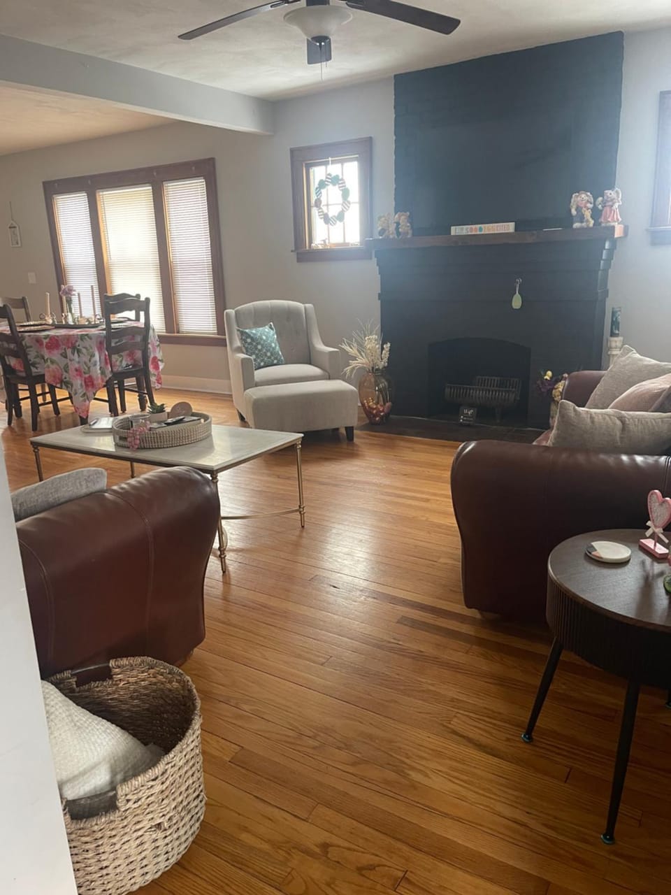 Living room, Seating area