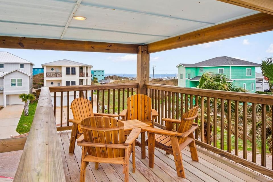 Casa Playa - Ocean Views Pet Friendly Boardwalk House in Port Aransas