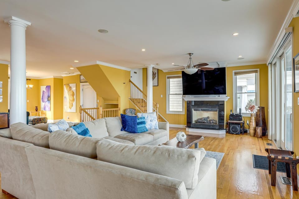 Steps to Shore: Spacious Atlantic City Retreat! House in Brigantine