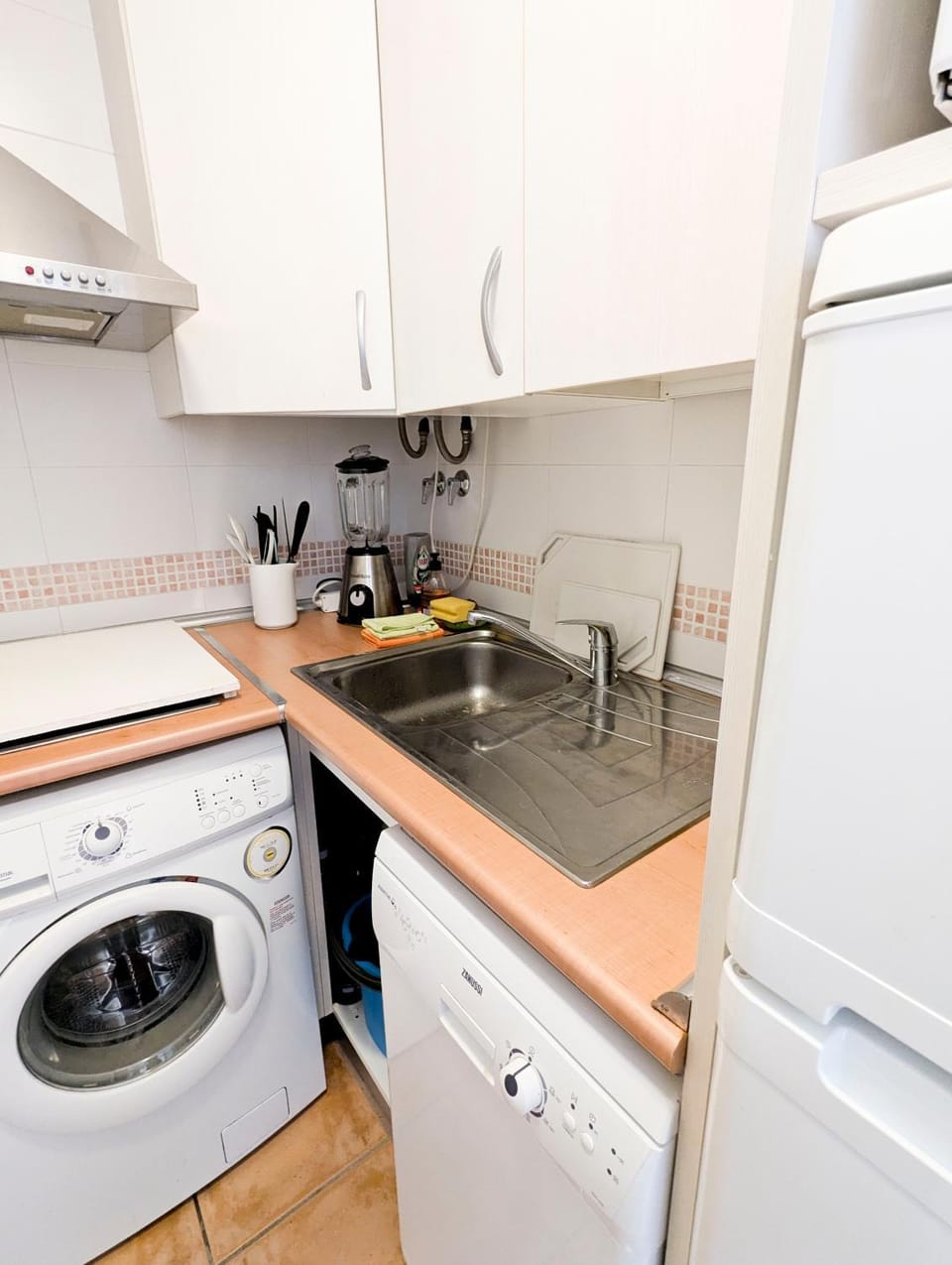 Kitchen or kitchenette, dishwasher, stove, washing machine