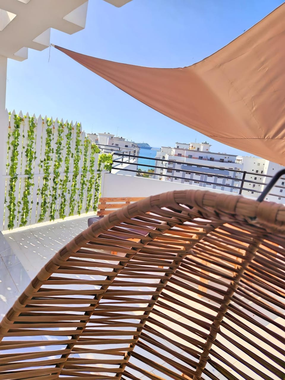 View (from property/room), Balcony/Terrace, Seating area, Sea view