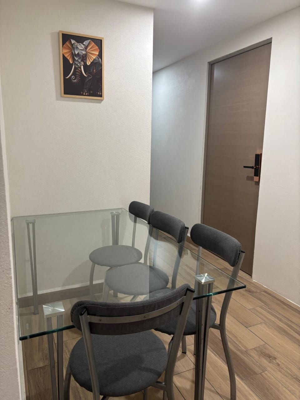 Seating area, Dining area