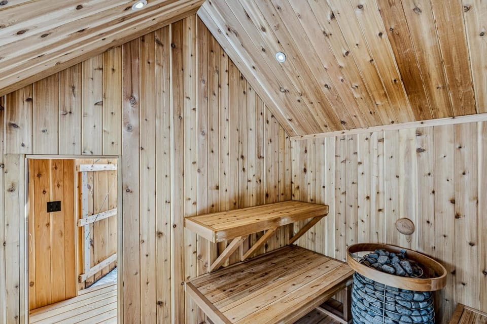 Log Cabin Fireplace Upper Valley - Wooded Chalet Cabin in Hartland