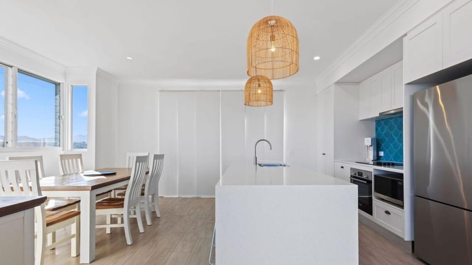 Boronia Beach House One - 650m to headland House in Coffs Harbour
