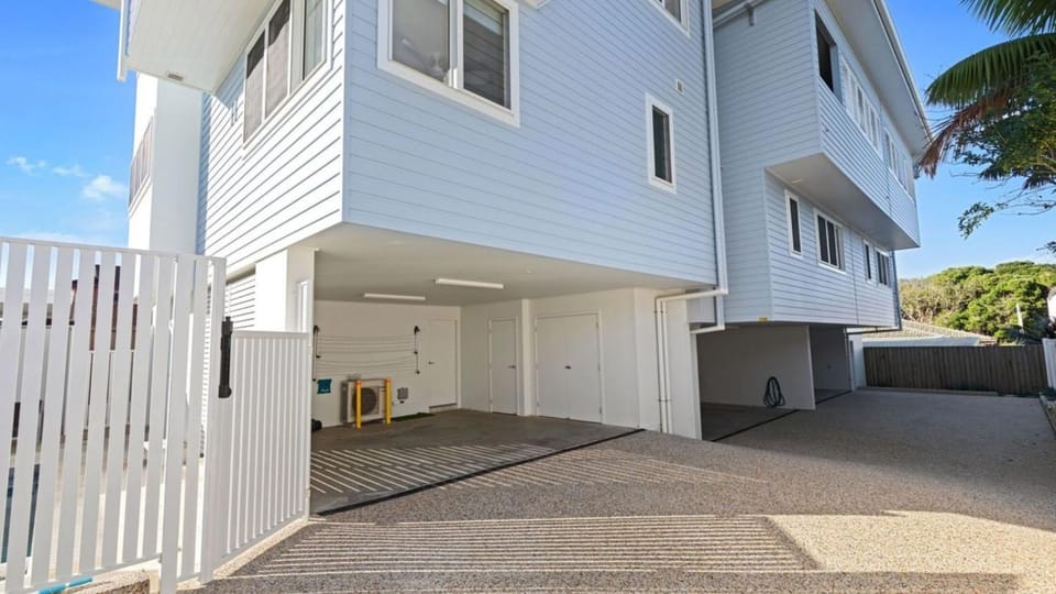 Boronia Beach House One - 650m to headland House in Coffs Harbour