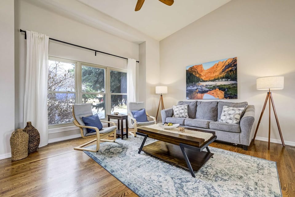 Foxwood Acres Family Home Hot Tub & Mountain Views House in Colorado Springs