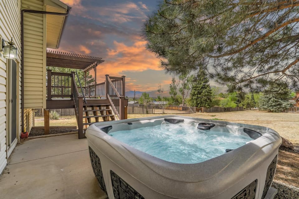 Foxwood Acres Family Home Hot Tub & Mountain Views House in Colorado Springs