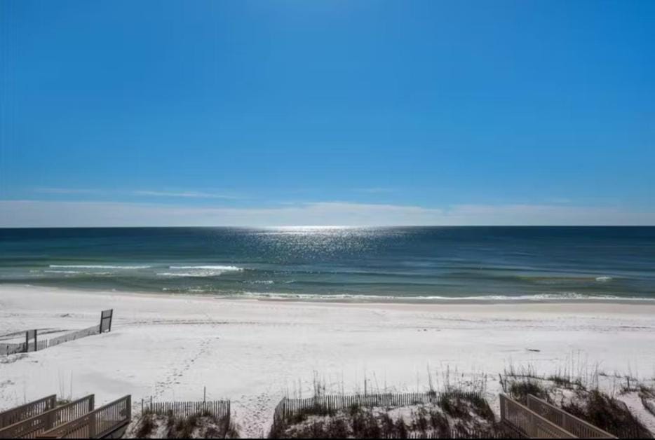 Green Reef # 4 gorgeous beachfront townhome sleeps 8 House in Destin