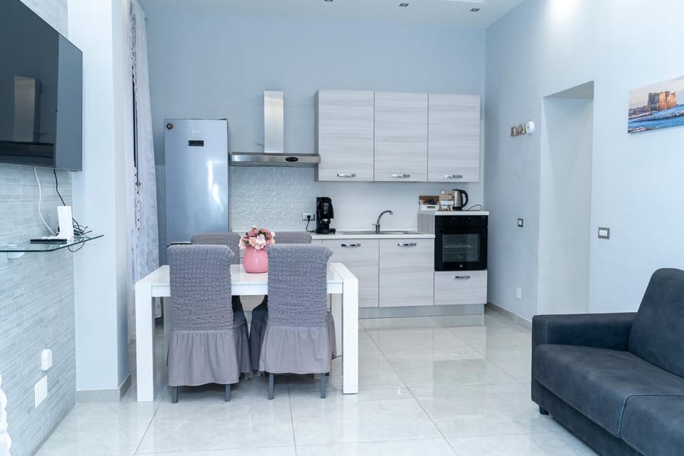 TV and multimedia, Kitchen or kitchenette, Living room, Dining area, oven, stove