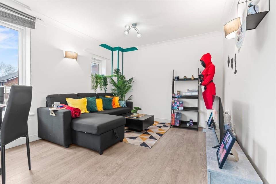Communal lounge/ TV room, TV and multimedia, Living room, Seating area, Evening entertainment