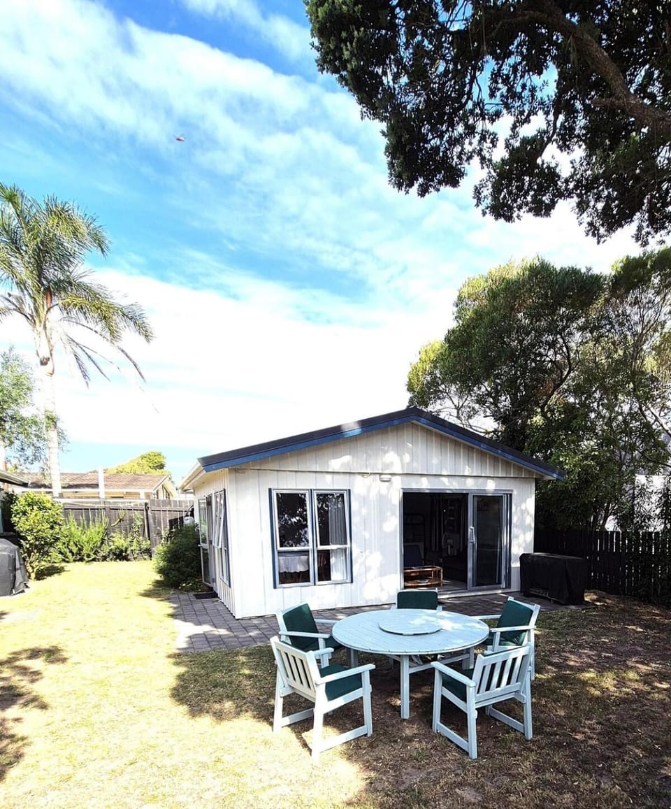 Property building, Patio, Spring, Day, Garden, Dining area, Garden view, pet friendly