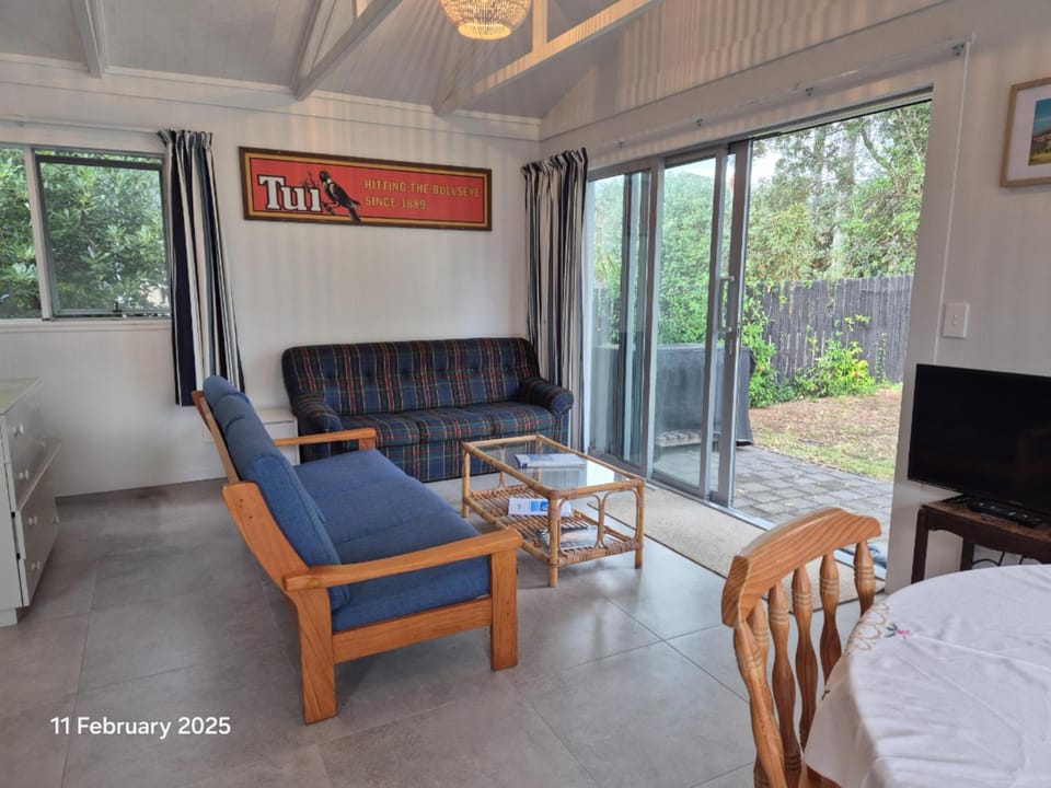 Communal lounge/ TV room, BBQ facilities, TV and multimedia, Living room, Dining area, pet friendly