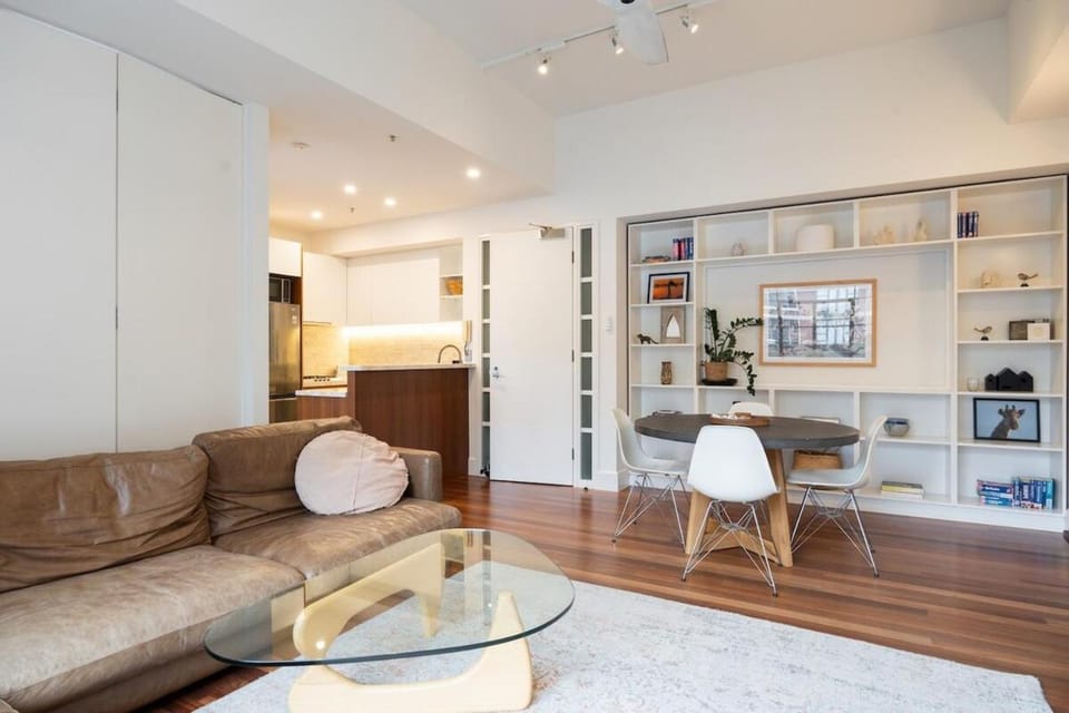 Kitchen or kitchenette, Seating area, Dining area