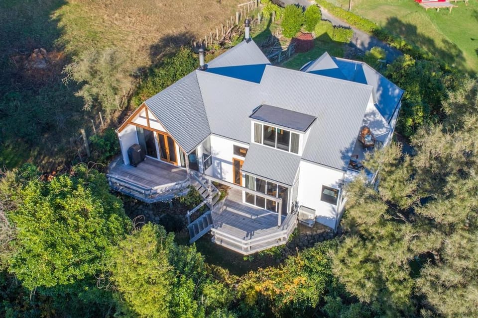 Relax with the Bellbirds in Akaroa House in Akaroa