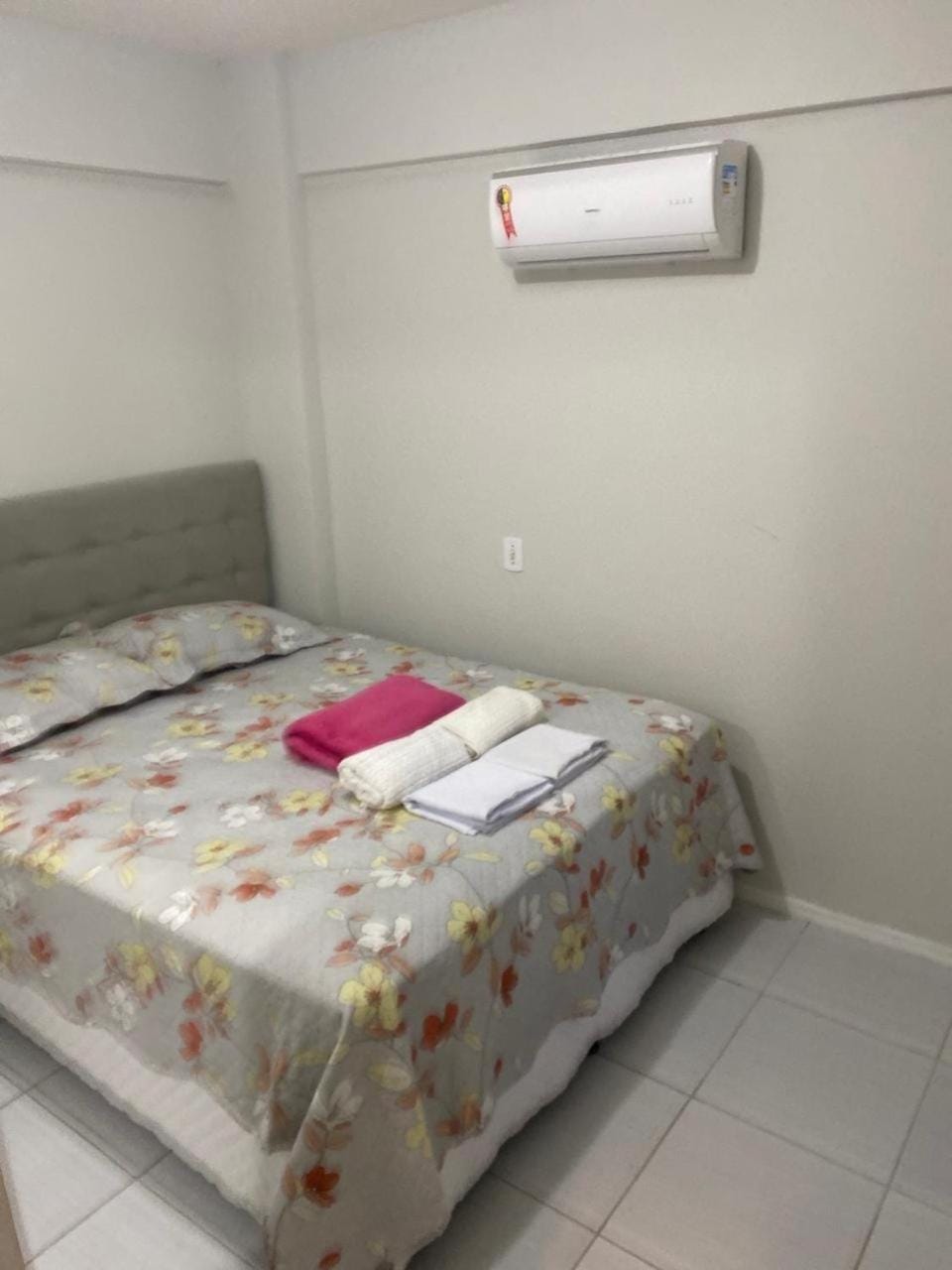 Bed, Bedroom, air conditioner
