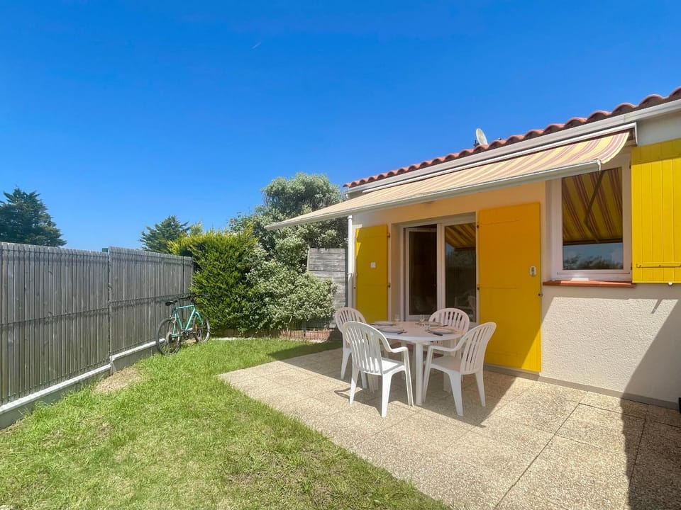 Maison avec jardinet, 2 chambres, parking, proche plage et centre - FR-1-231-334 House in Pays de la Loire