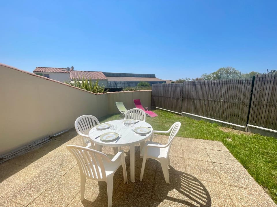 Maison avec jardinet, 2 chambres, parking, proche plage et centre - FR-1-231-334 House in Pays de la Loire
